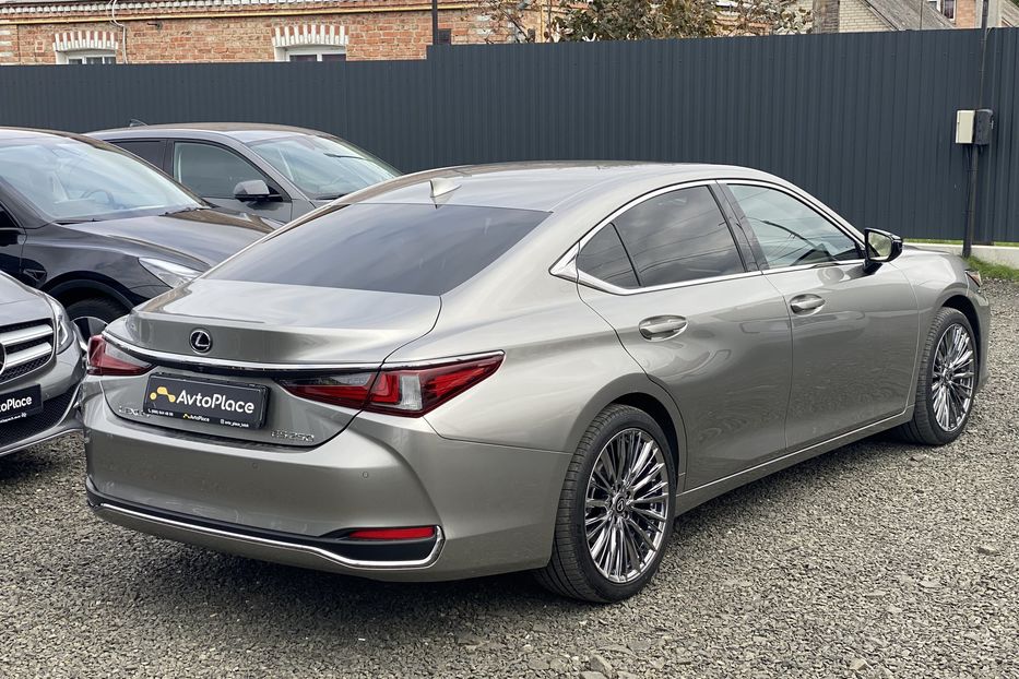 Продам Lexus ES 250 2021 года в Луцке