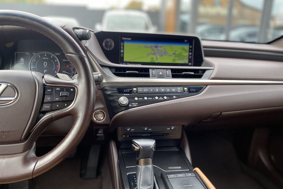 Продам Lexus ES 250 2021 года в Луцке