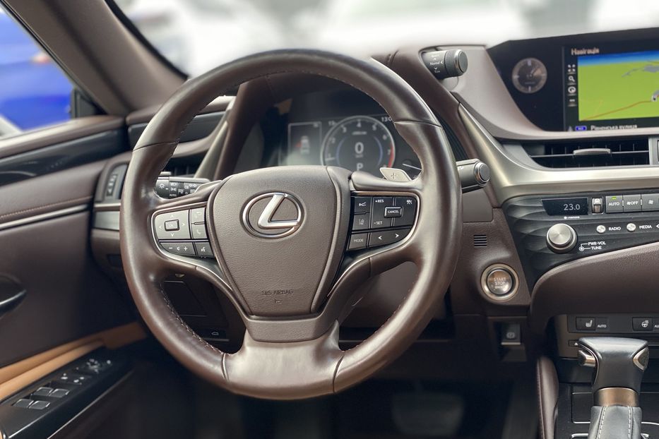 Продам Lexus ES 250 2021 года в Луцке