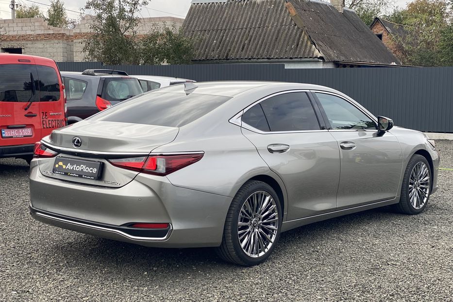Продам Lexus ES 250 2021 года в Луцке