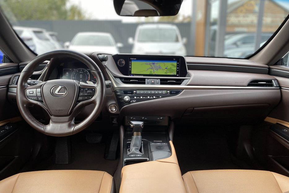 Продам Lexus ES 250 2021 года в Луцке