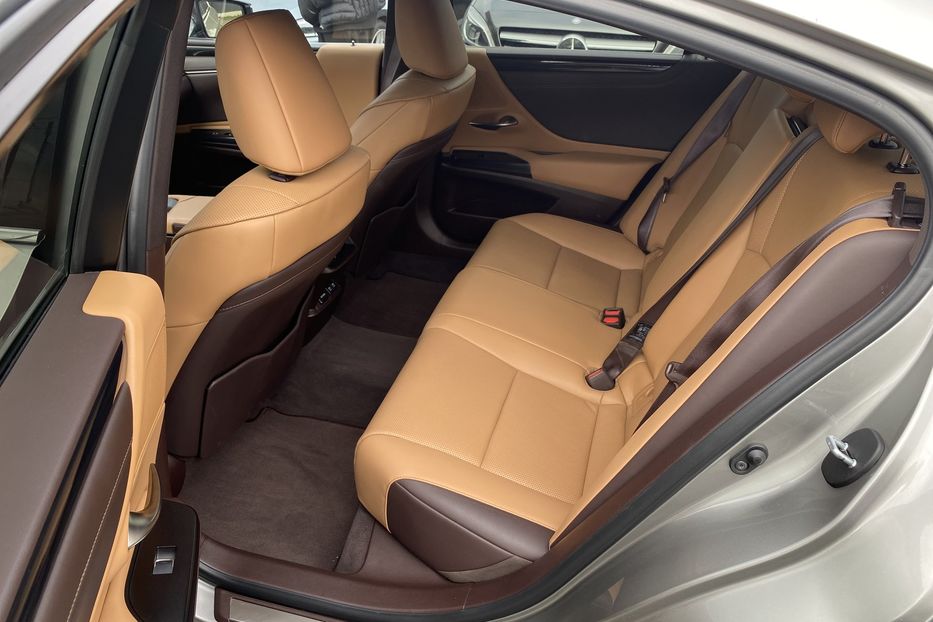 Продам Lexus ES 250 2021 года в Луцке