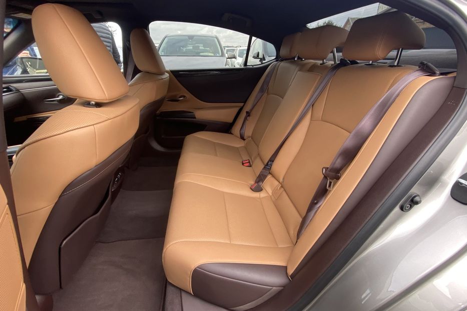 Продам Lexus ES 250 2021 года в Луцке