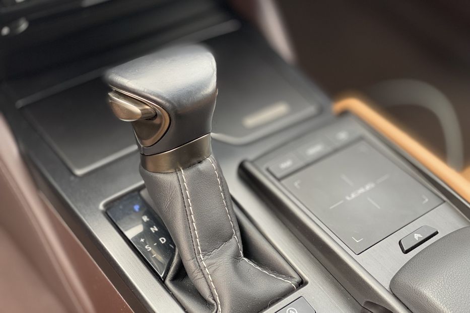 Продам Lexus ES 250 2021 года в Луцке