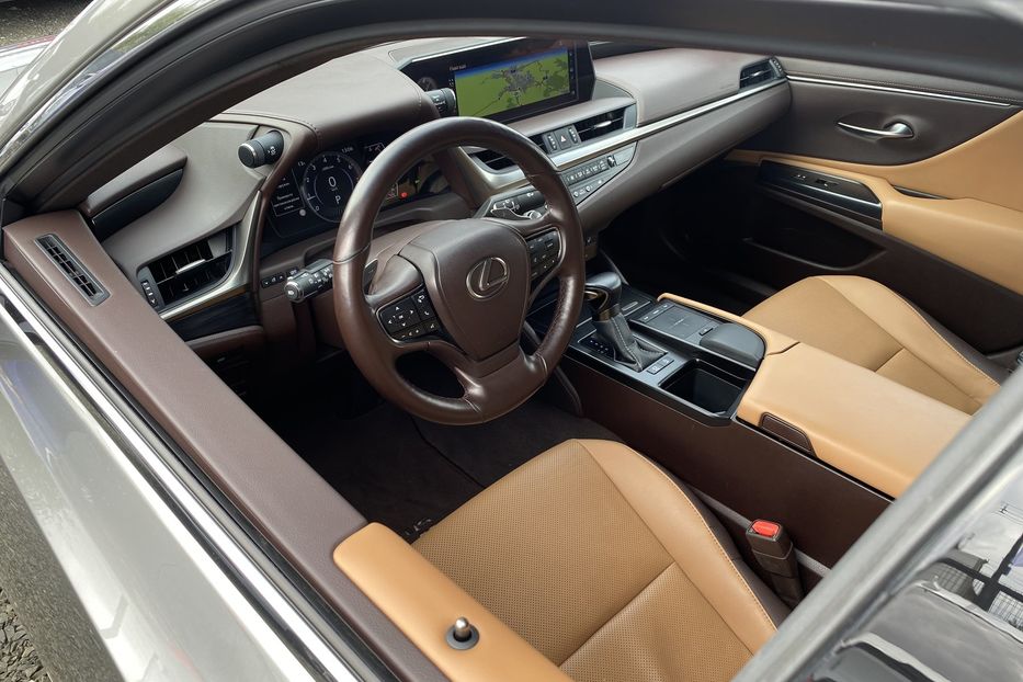 Продам Lexus ES 250 2021 года в Луцке