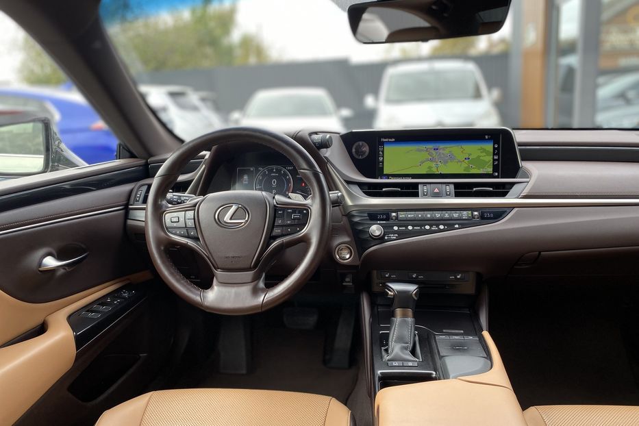 Продам Lexus ES 250 2021 года в Луцке