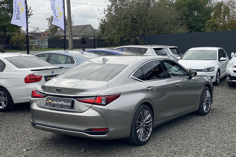 Продам Lexus ES 250 2021 года в Луцке