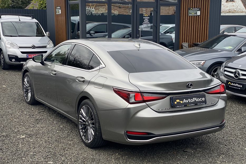 Продам Lexus ES 250 2021 года в Луцке