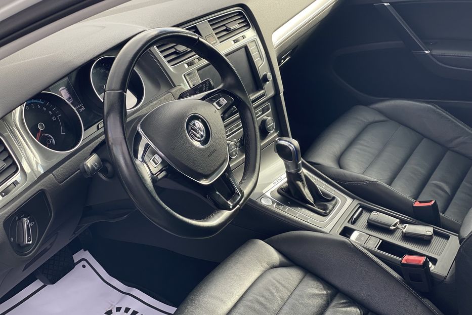 Продам Volkswagen e-Golf 2016 года в Луцке