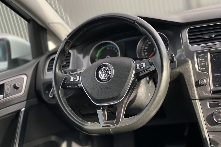 Продам Volkswagen e-Golf 2016 года в Луцке