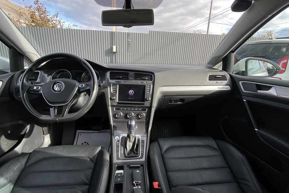Продам Volkswagen e-Golf 2016 года в Луцке