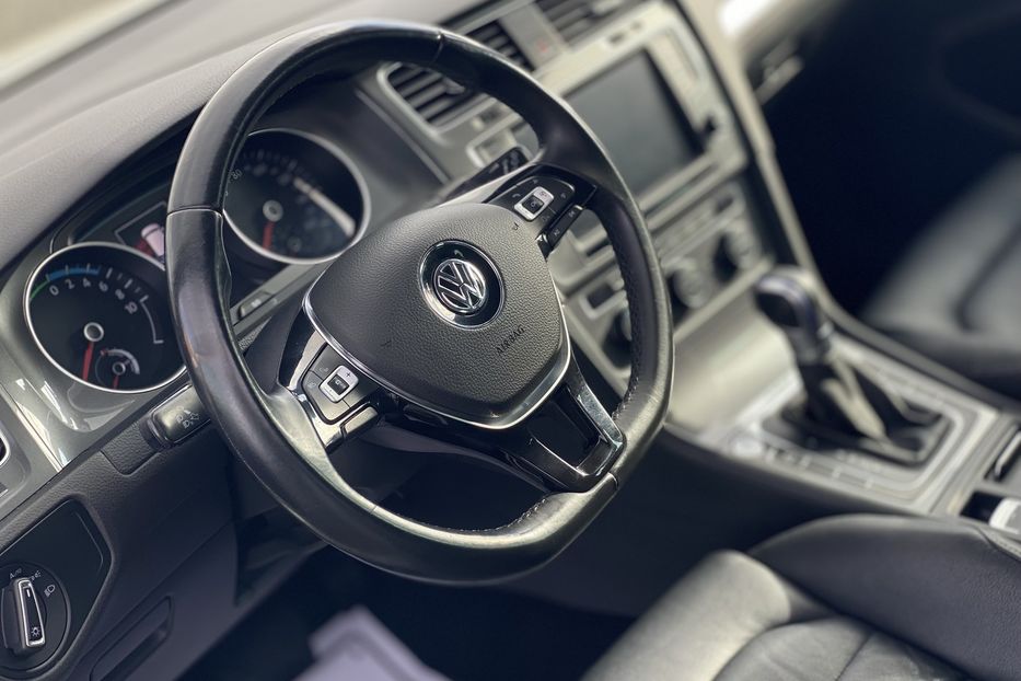 Продам Volkswagen e-Golf 2016 года в Луцке