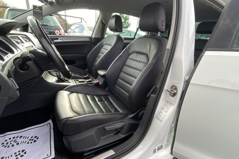 Продам Volkswagen e-Golf 2016 года в Луцке