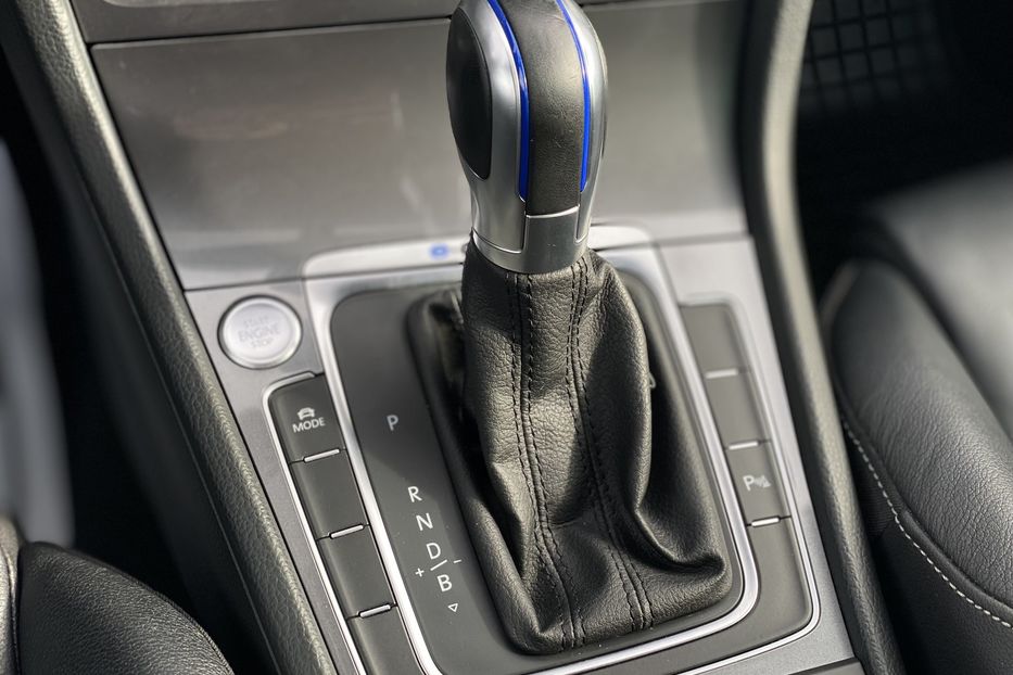Продам Volkswagen e-Golf 2016 года в Луцке