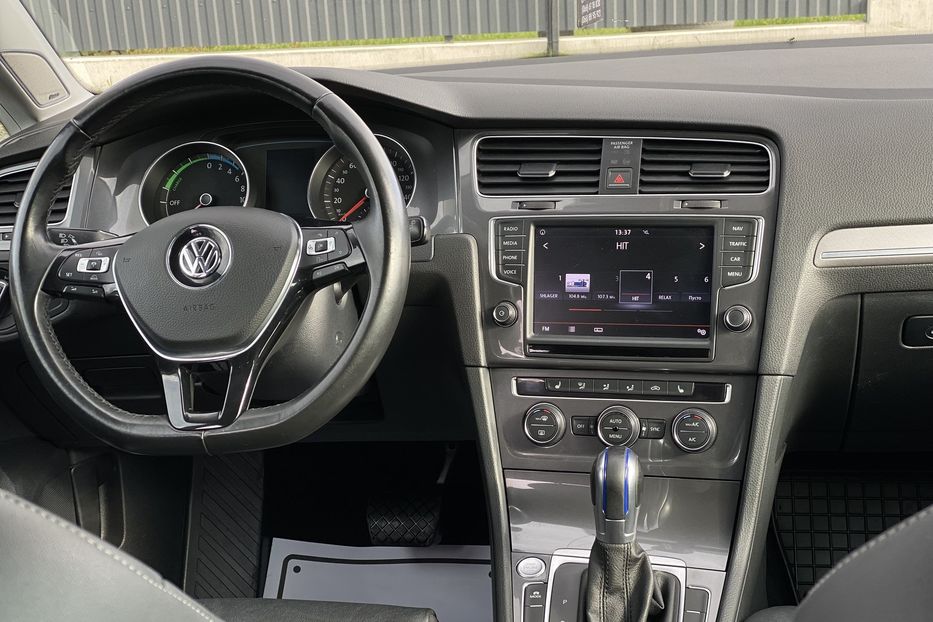 Продам Volkswagen e-Golf 2016 года в Луцке