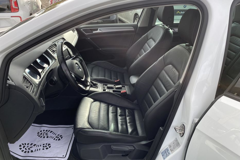 Продам Volkswagen e-Golf 2016 года в Луцке