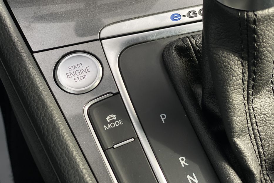 Продам Volkswagen e-Golf 2016 года в Луцке