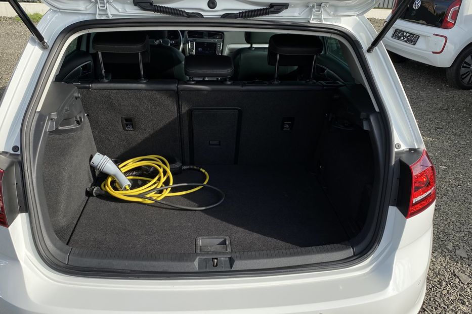 Продам Volkswagen e-Golf 2016 года в Луцке