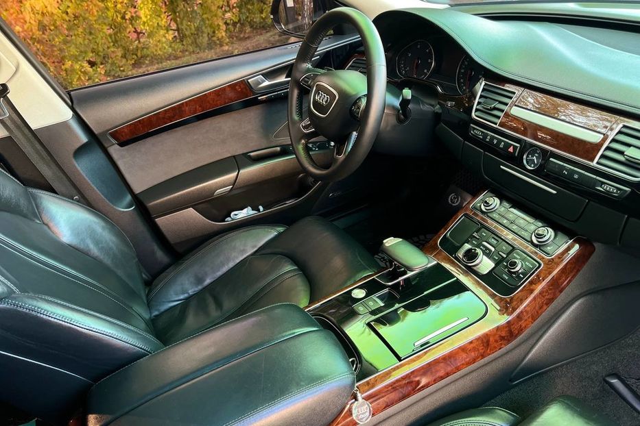 Продам Audi A8 2011 года в Черновцах