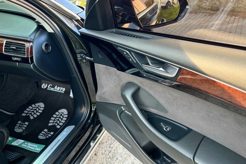 Продам Audi A8 2011 года в Черновцах