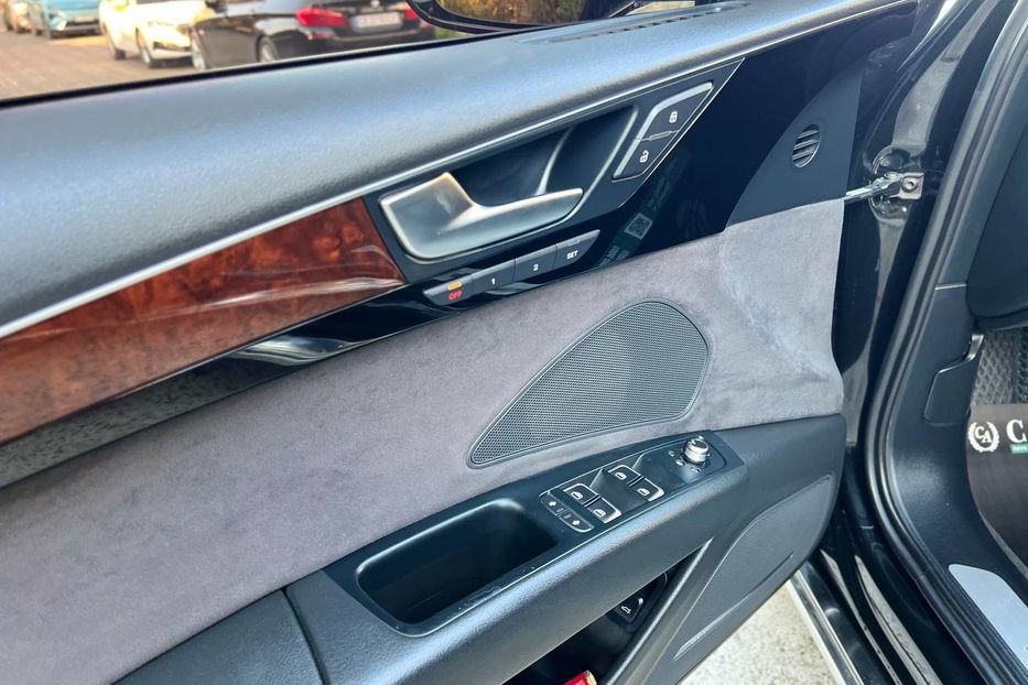 Продам Audi A8 2011 года в Черновцах