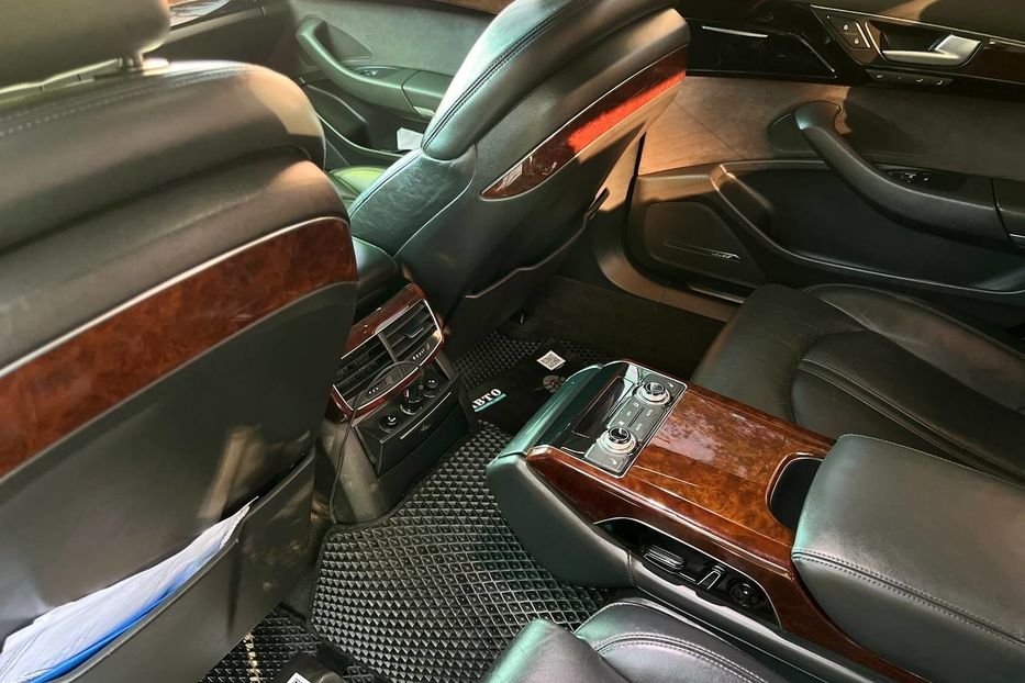 Продам Audi A8 2011 года в Черновцах