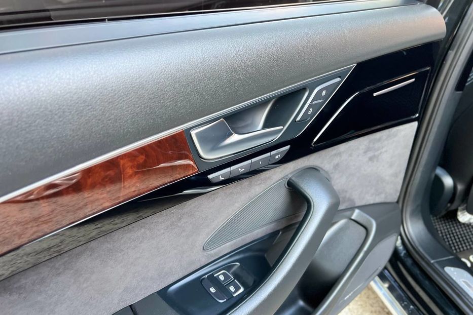 Продам Audi A8 2011 года в Черновцах