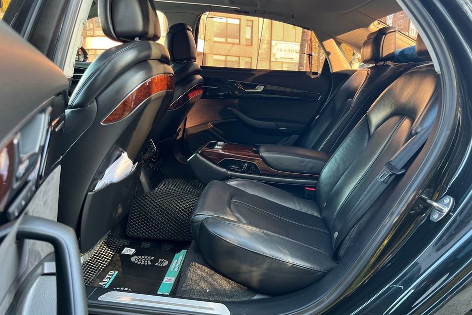 Продам Audi A8 2011 года в Черновцах