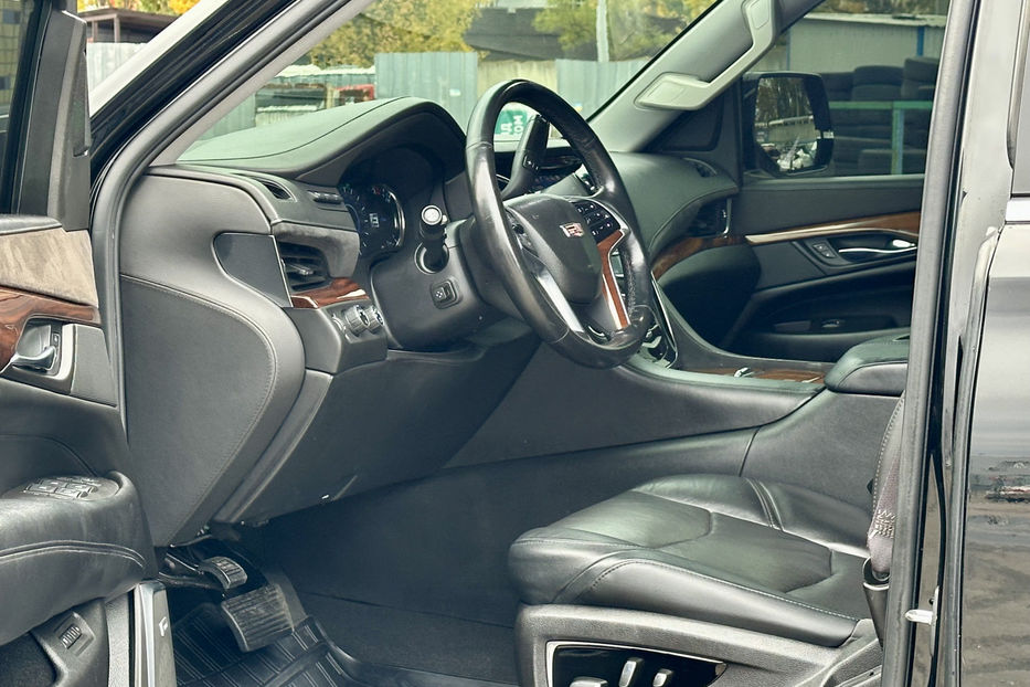 Продам Cadillac Escalade ESV LUXURY 2016 года в Киеве