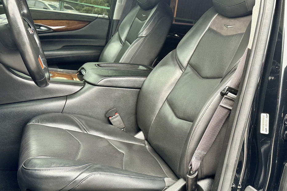 Продам Cadillac Escalade ESV LUXURY 2016 года в Киеве