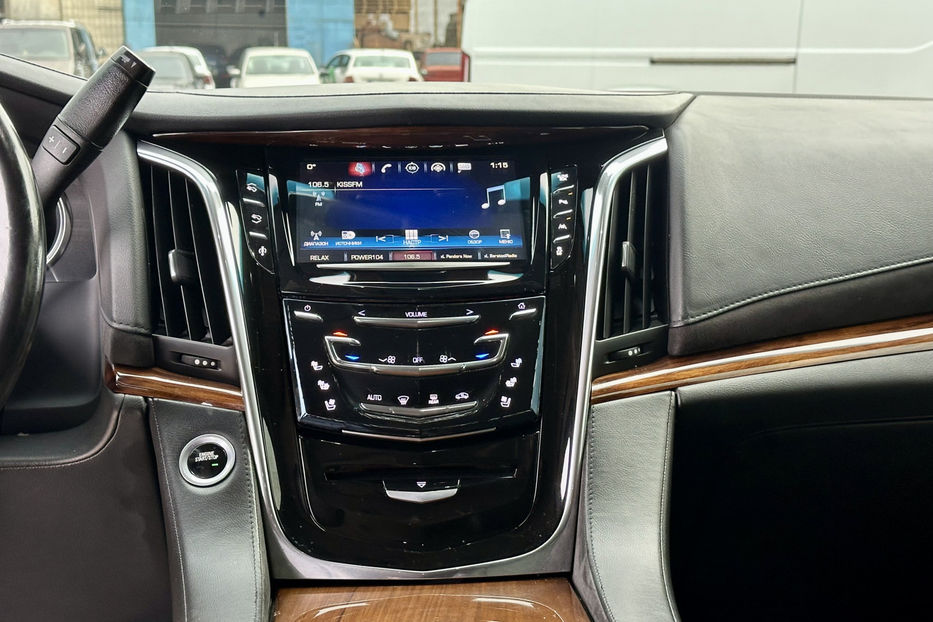 Продам Cadillac Escalade ESV LUXURY 2016 года в Киеве