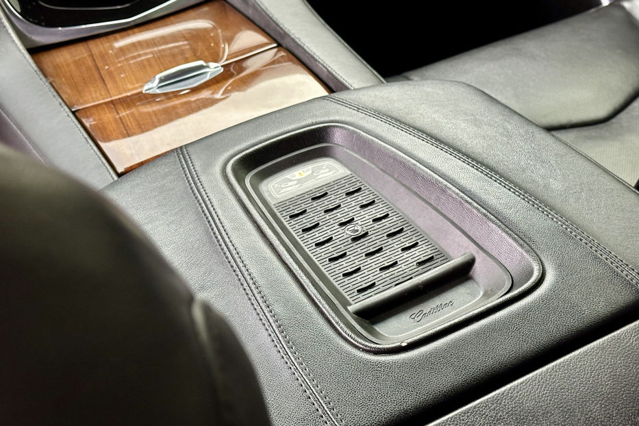 Продам Cadillac Escalade ESV LUXURY 2016 года в Киеве