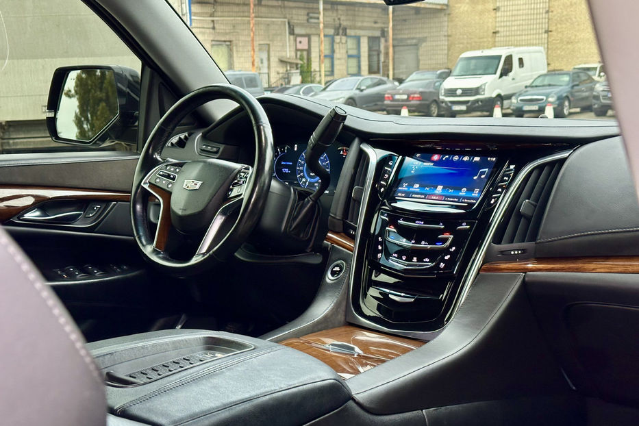 Продам Cadillac Escalade ESV LUXURY 2016 года в Киеве