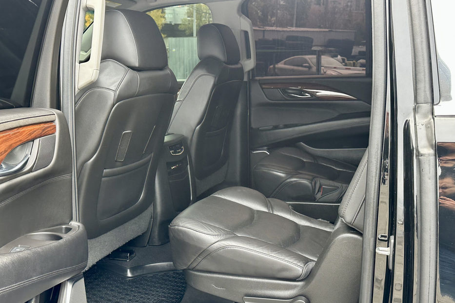 Продам Cadillac Escalade ESV LUXURY 2016 года в Киеве