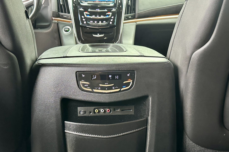 Продам Cadillac Escalade ESV LUXURY 2016 года в Киеве