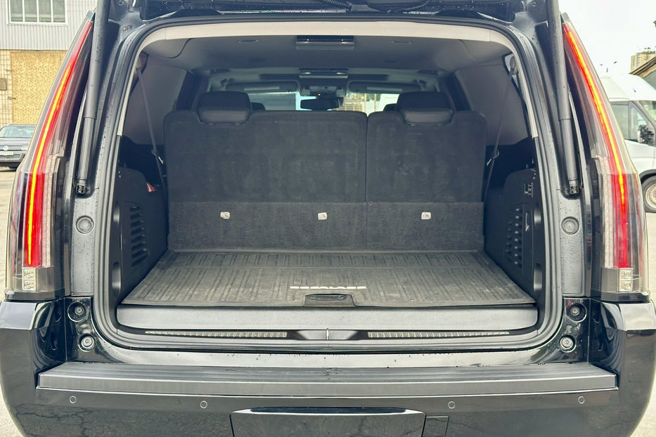 Продам Cadillac Escalade ESV LUXURY 2016 года в Киеве