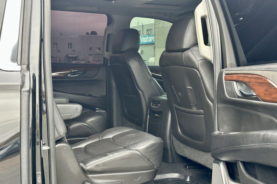 Продам Cadillac Escalade ESV LUXURY 2016 года в Киеве