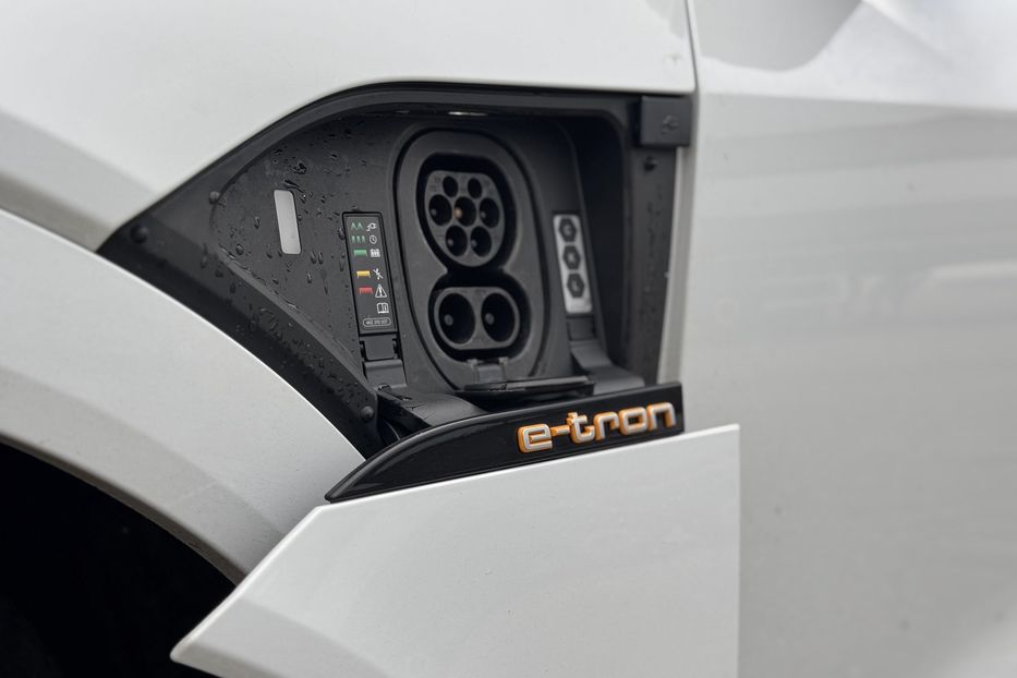 Продам Audi E-Tron 55 Sportback quattro KOMIS 2022 года в г. Умань, Черкасская область