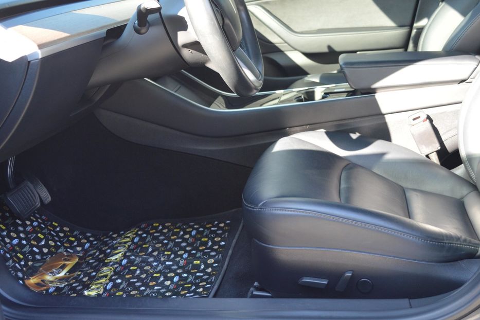 Продам Tesla Model 3 Dual Motor Long Range 2018 года в Одессе