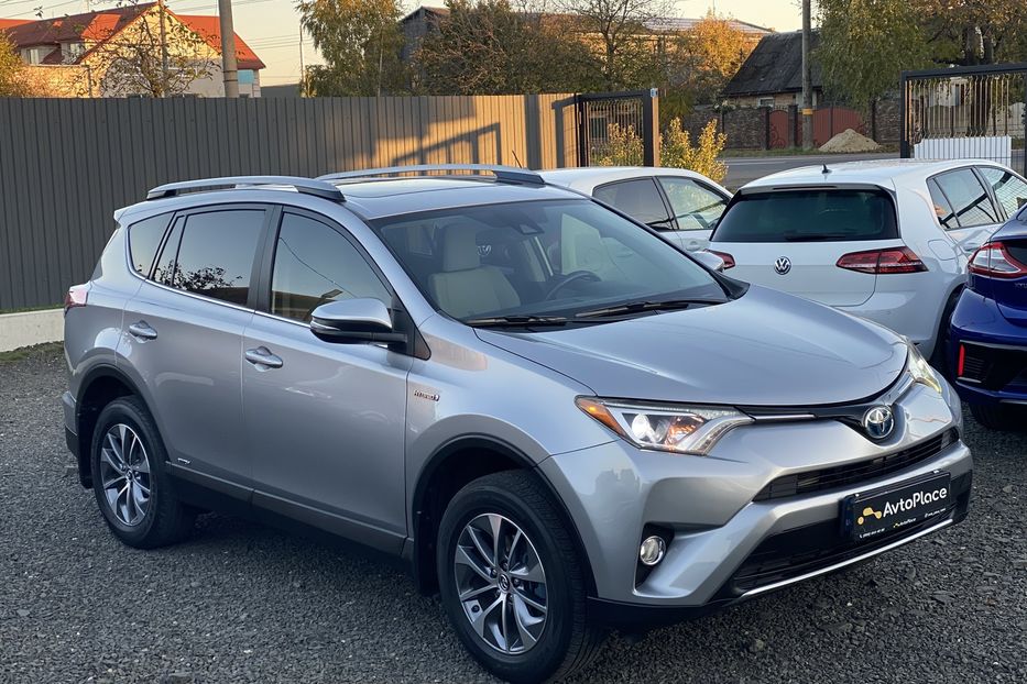 Продам Toyota Rav 4 2017 года в Луцке
