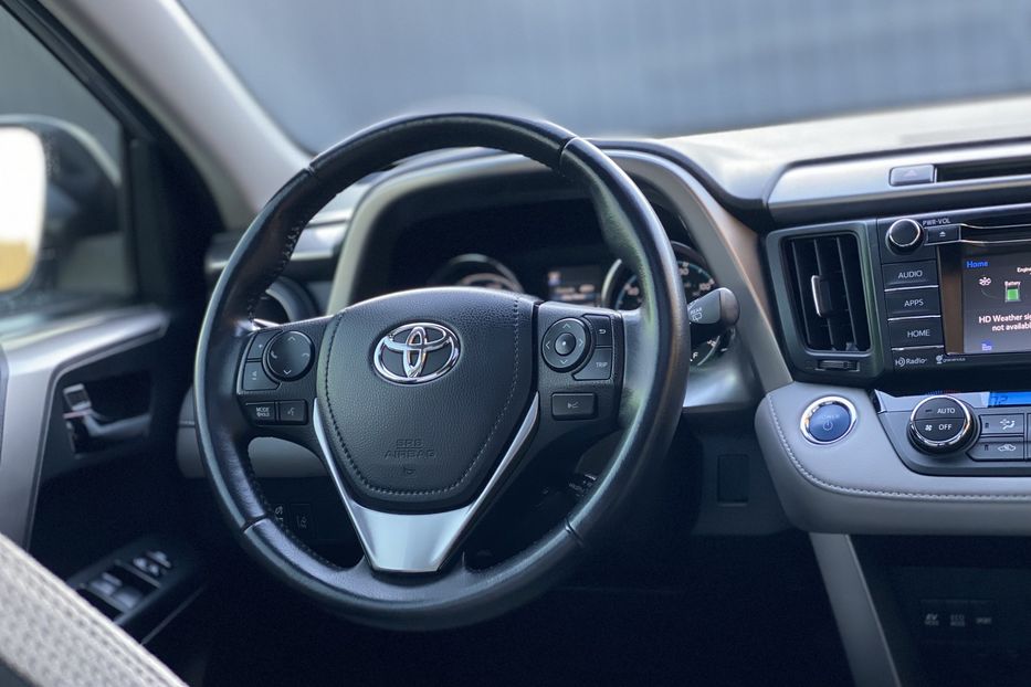 Продам Toyota Rav 4 2017 года в Луцке