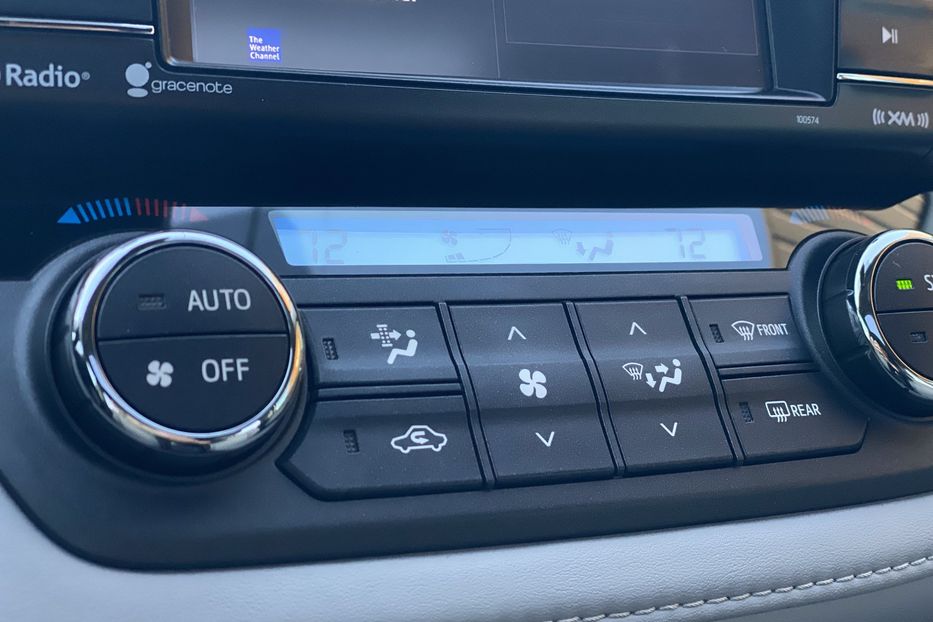 Продам Toyota Rav 4 2017 года в Луцке