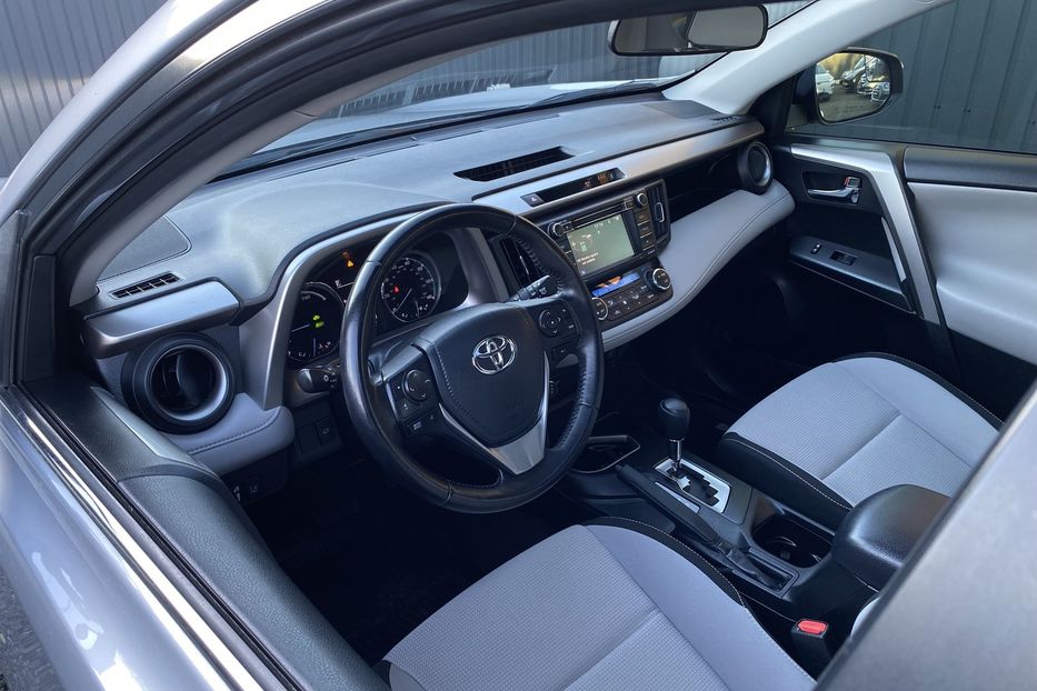 Продам Toyota Rav 4 2017 года в Луцке