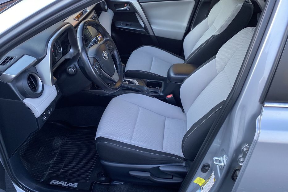 Продам Toyota Rav 4 2017 года в Луцке