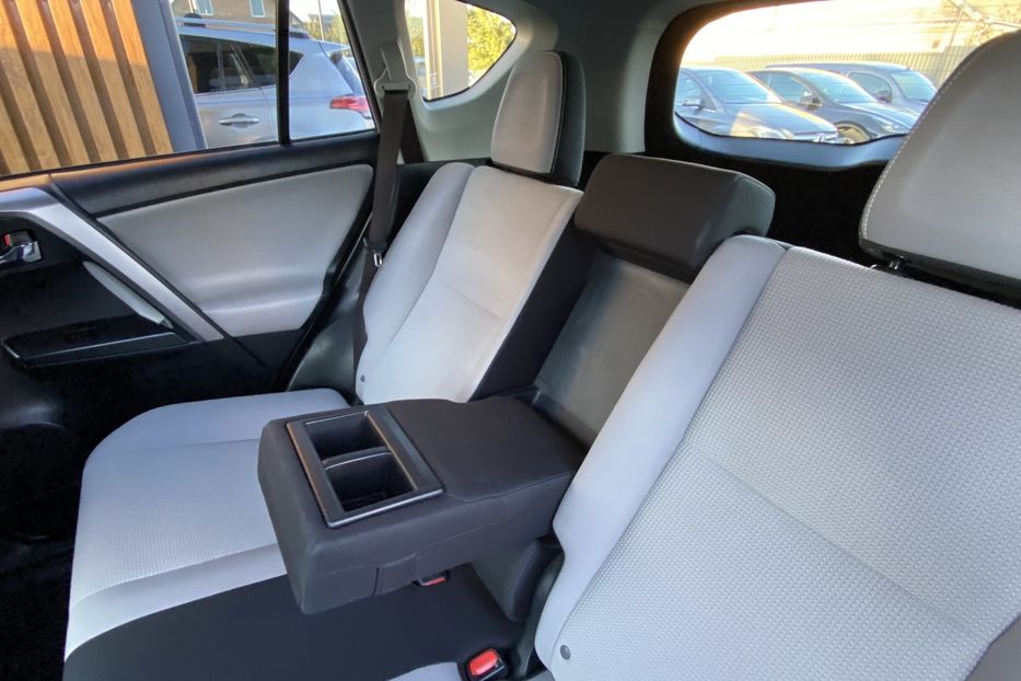 Продам Toyota Rav 4 2017 года в Луцке