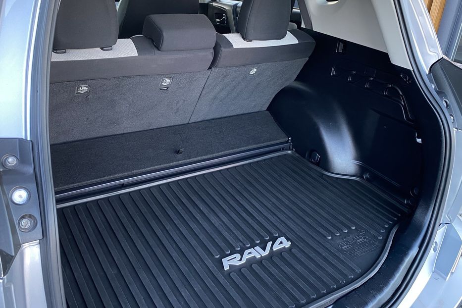 Продам Toyota Rav 4 2017 года в Луцке