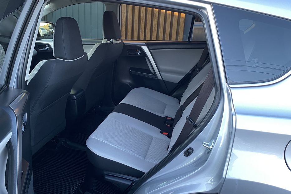 Продам Toyota Rav 4 2017 года в Луцке