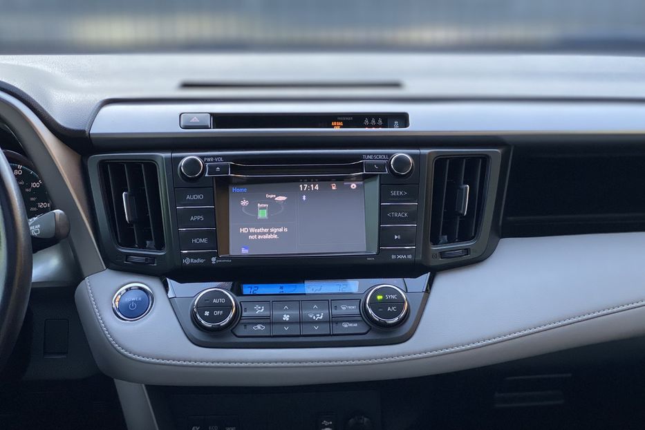 Продам Toyota Rav 4 2017 года в Луцке