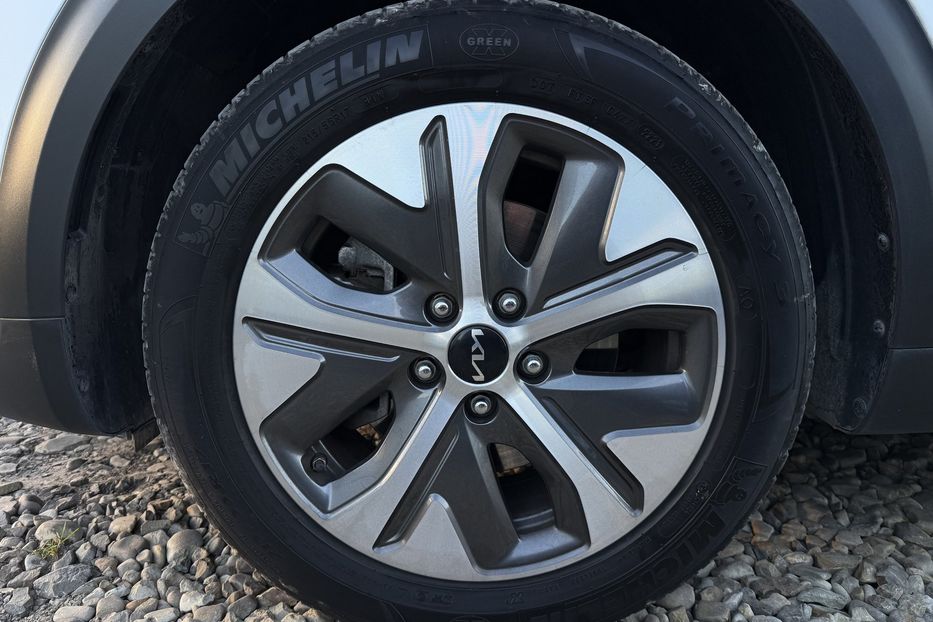 Продам Kia Niro 64кВтТепловийПідгрвсидінькерма 2022 года в Львове