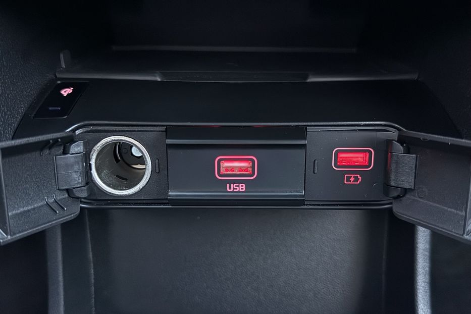 Продам Kia Niro 64кВтТепловийПідгрвсидінькерма 2022 года в Львове